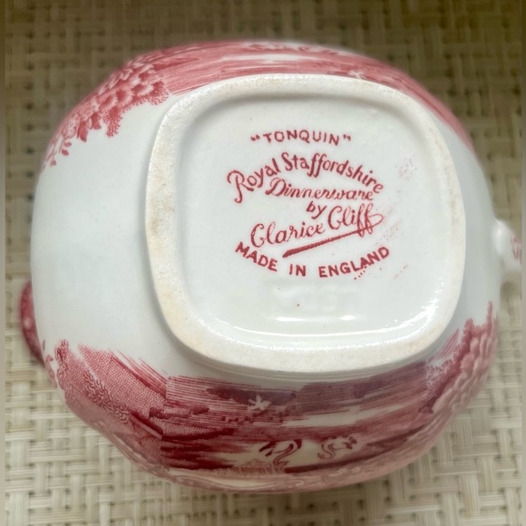 Rare/Discontinued Tonquin Red/Pink Royal Staffordshire Clarice Cliff Creamer - Picture 8 of 9